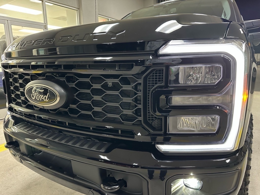 New 2026 Ford F-250 Super Duty Lariat 4x4 Lariat Crew Cab 6.8 ft. SB Pickup