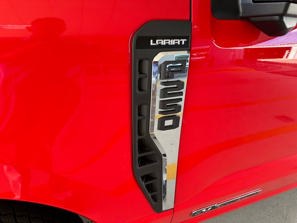 New 2026 Ford F-250 Super Duty Lariat 4x4 Lariat Crew Cab 6.8 ft. SB Pickup