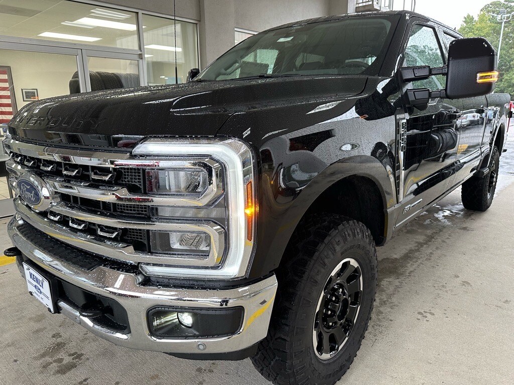 2026 Ford F-250 Lariat photo 2