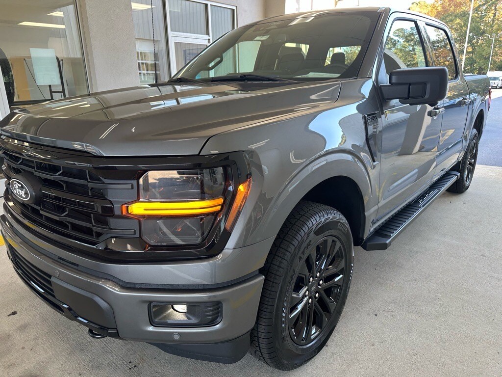 2025 Ford F-150 XLT photo 2