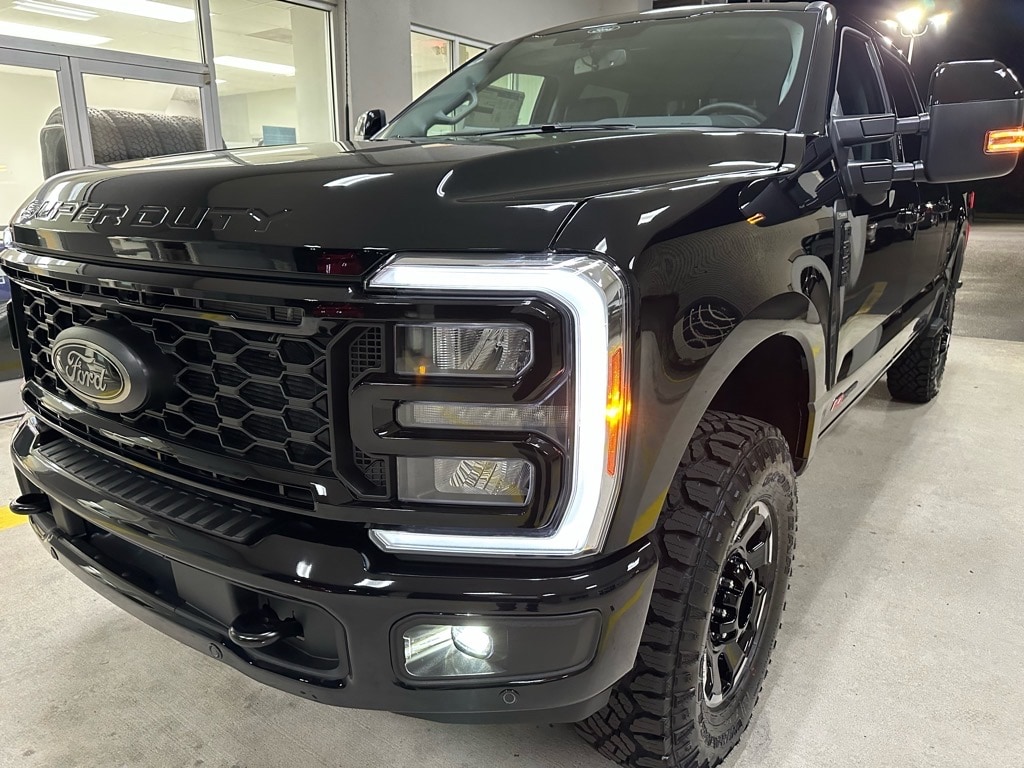 New 2026 Ford F-250 Super Duty Lariat 4x4 Lariat Crew Cab 6.8 ft. SB Pickup