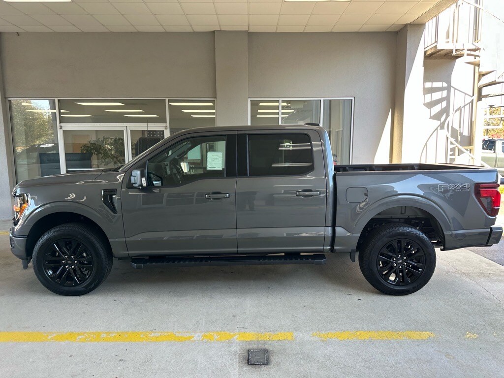 2025 Ford F-150 XLT photo 3