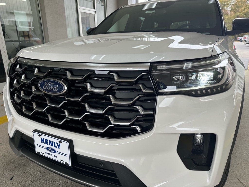 2026 Ford Explorer Platinum's photo