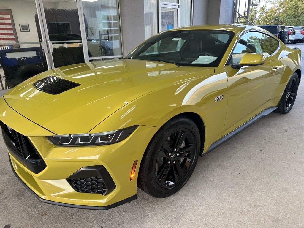 2025 Ford Mustang GT photo 3
