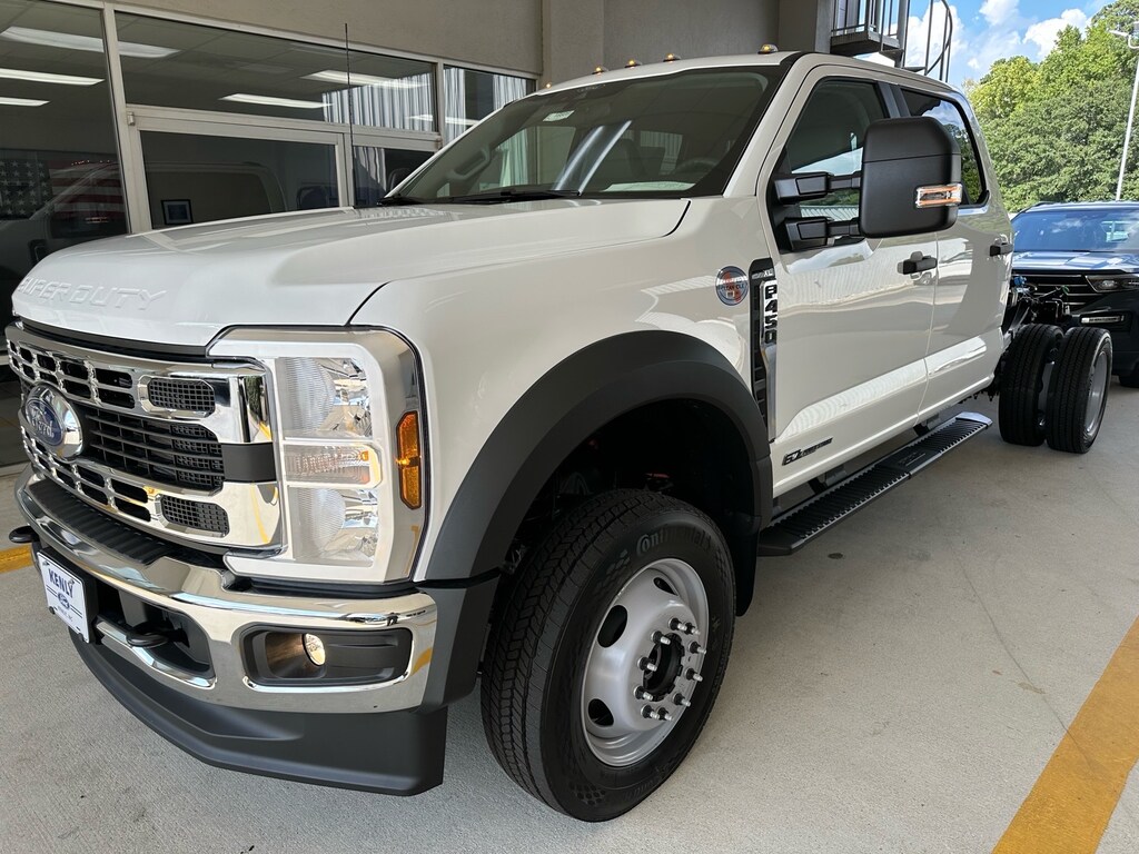 New 2026 Ford F-450 Super Duty XL 4x4 Crew Cab Chassis DRW/179-in