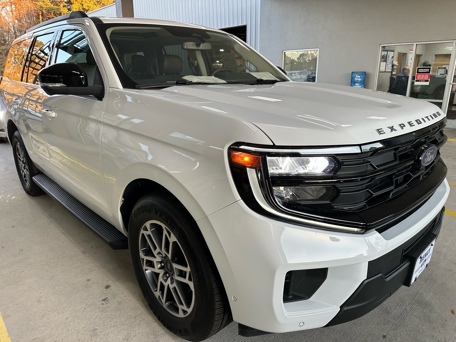 2025 Ford Expedition Active - Photo 8