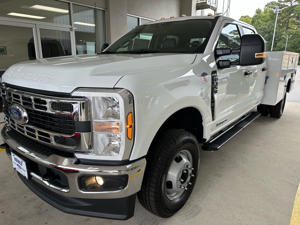 New 2025 Ford F-350 Super Duty 4x4 XL Crew Cab DRW 9 Service Body 4x4 XL Crew Cab DRW 9 SERVICE BODY