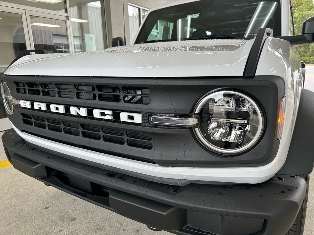 2025 Ford Bronco 4-Door Base's photo