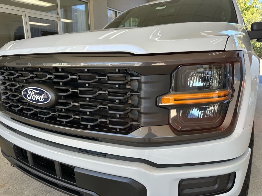 New 2025 Ford F-150 STX 4x4 STX  SuperCrew 5.5 ft. SB