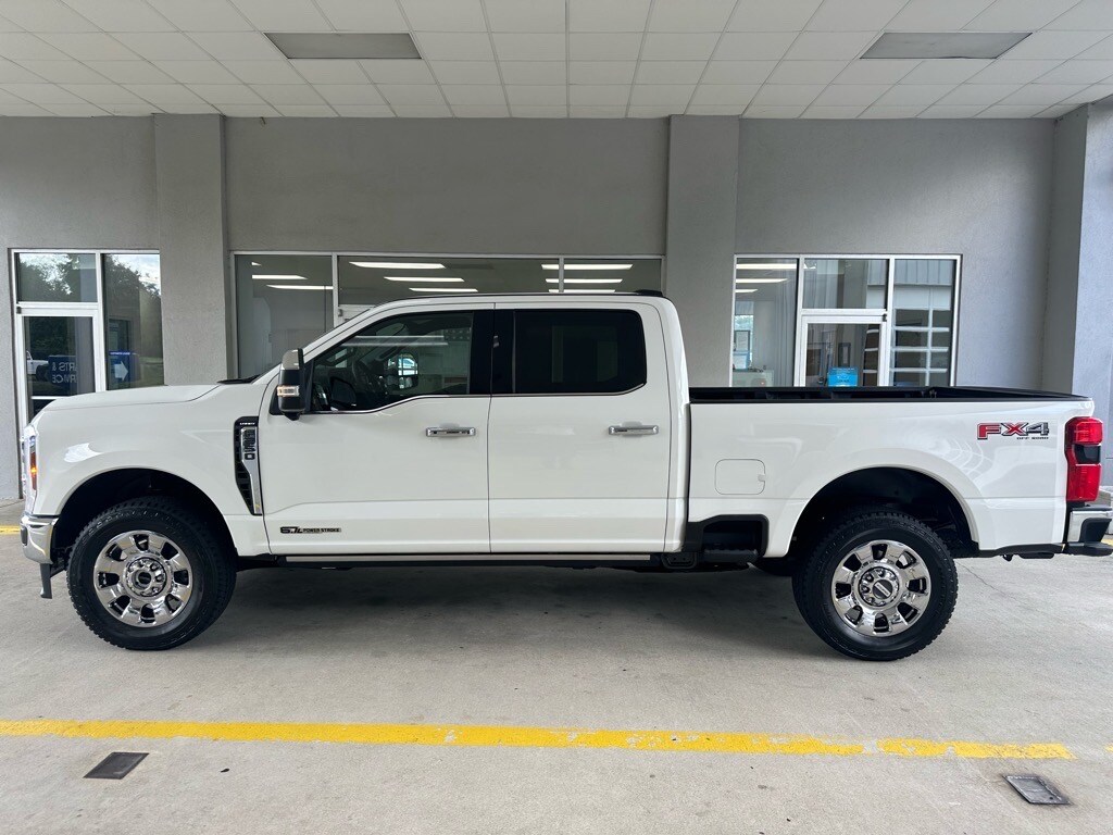 2025 Ford F-250 Lariat photo 2