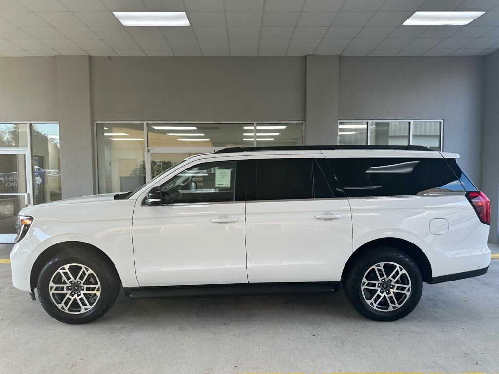 2025 Ford Expedition MAX photo 4