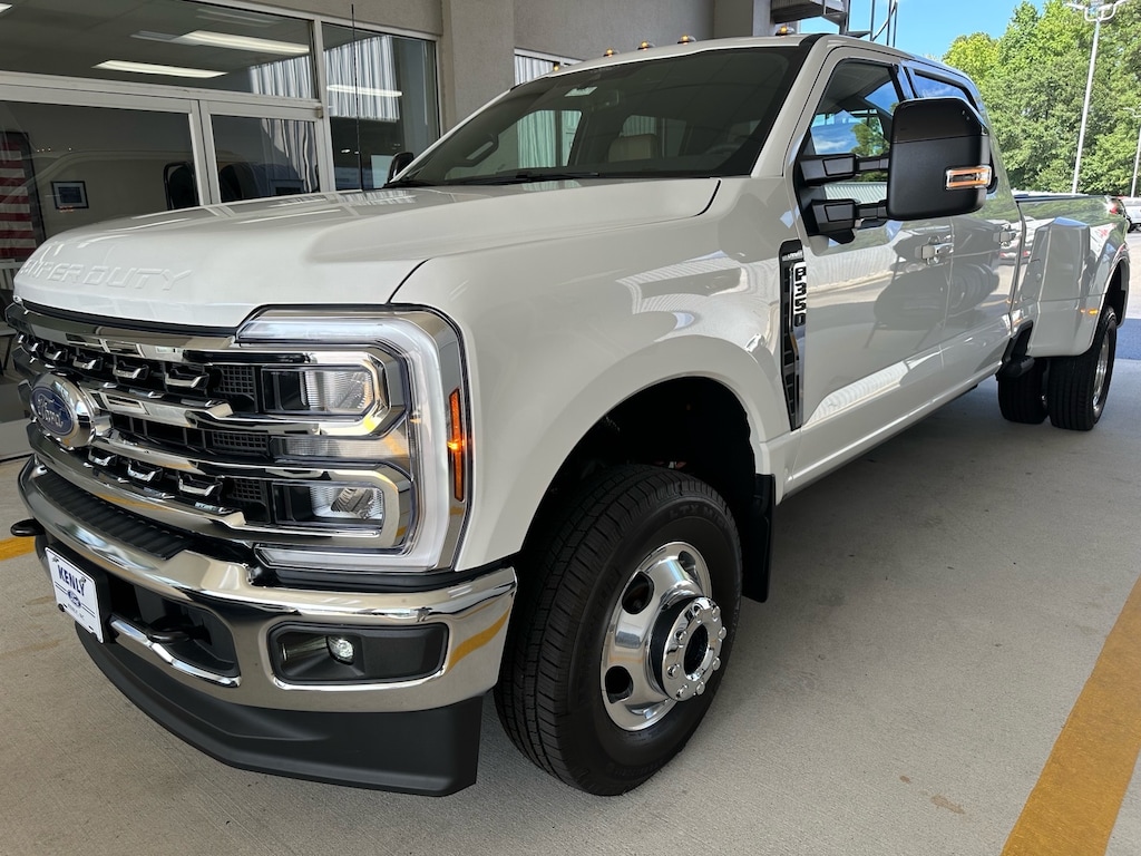 New 2026 Ford F-350 Super Duty Lariat 4x4 Lariat Crew Cab 8 ft. LB DRW Pickup