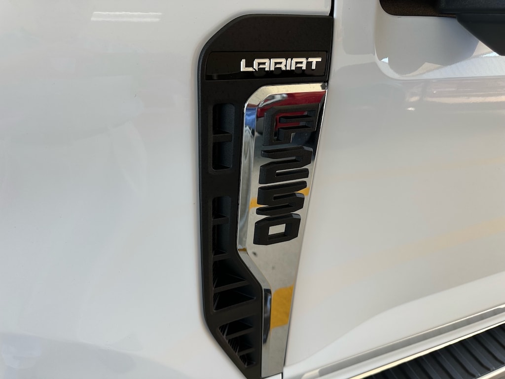 New 2026 Ford F-250 Super Duty Lariat 4x4 Lariat Crew Cab 6.8 ft. SB Pickup
