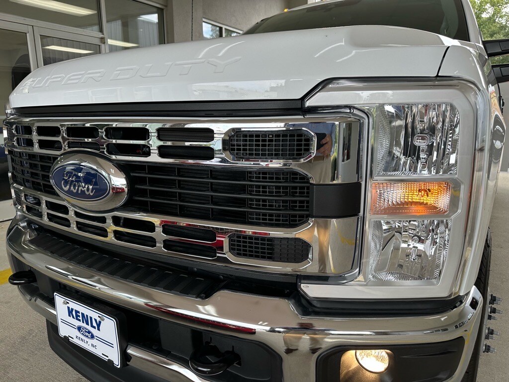 New 2025 Ford F-350 Super Duty 4x4 XL Crew Cab DRW 9 Service Body 4x4 XL Crew Cab DRW 9 SERVICE BODY