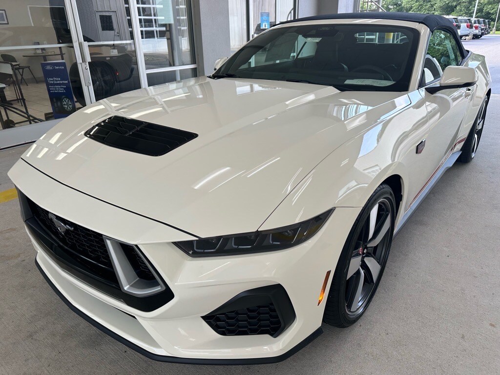 2025 Ford Mustang GT Premium Convertible photo 2