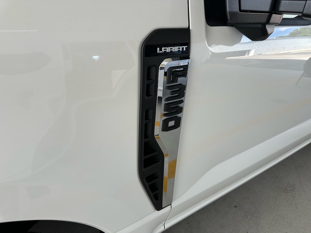 New 2026 Ford F-350 Super Duty Lariat 4x4 Lariat Crew Cab 8 ft. LB DRW Pickup