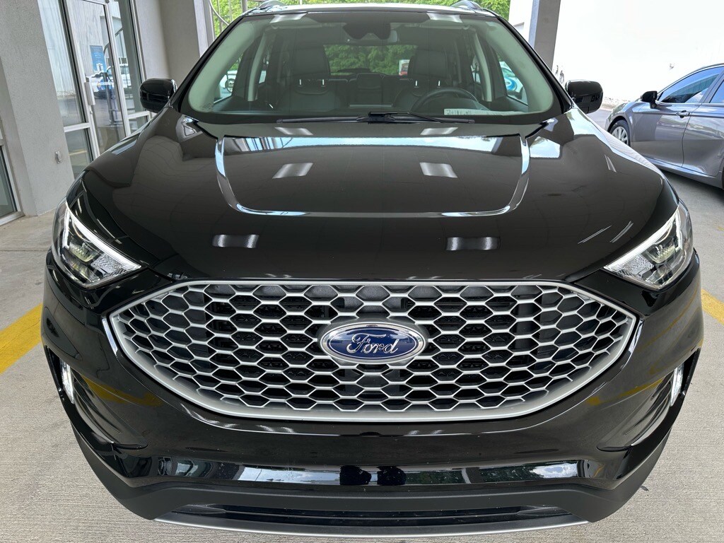 2023 Ford Edge SEL photo 3