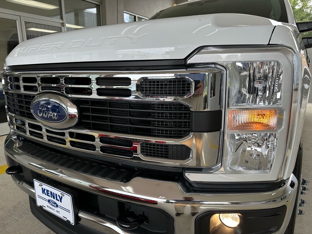 New 2025 Ford F-350 Super Duty 4x4 XL Crew Cab DRW 9 Service Body 4x4 XL Crew Cab DRW 9 SERVICE BODY