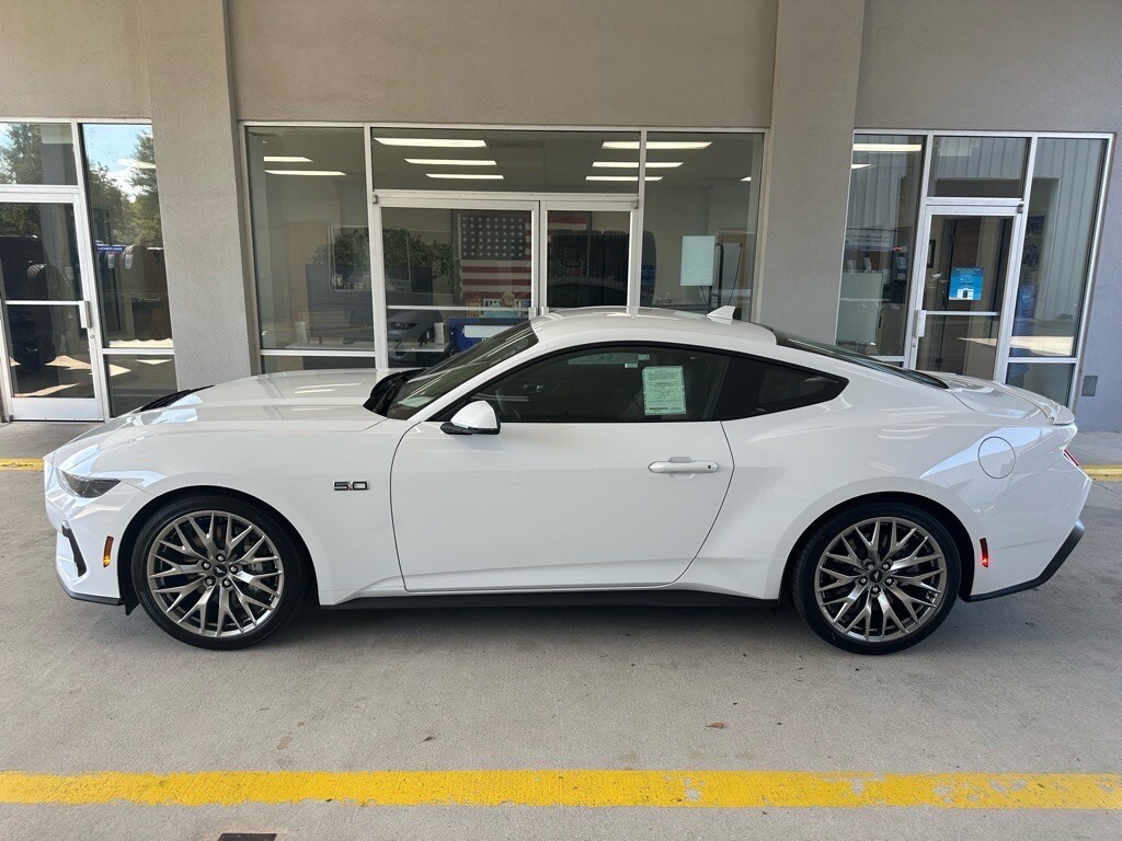 2025 Ford Mustang GT Premium photo 3