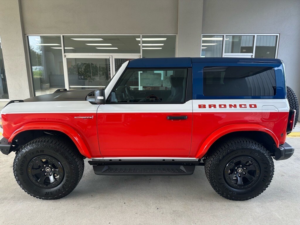 2025 Ford Bronco First Edition photo 3