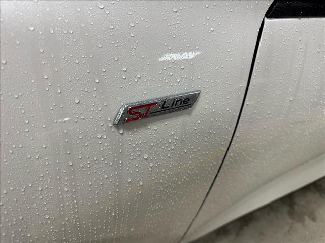 2025 Ford Escape Hybrid ST-Line photo 2