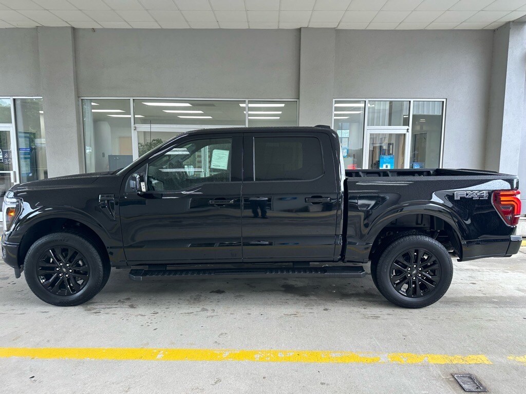 2025 Ford F-150 Lariat photo 3