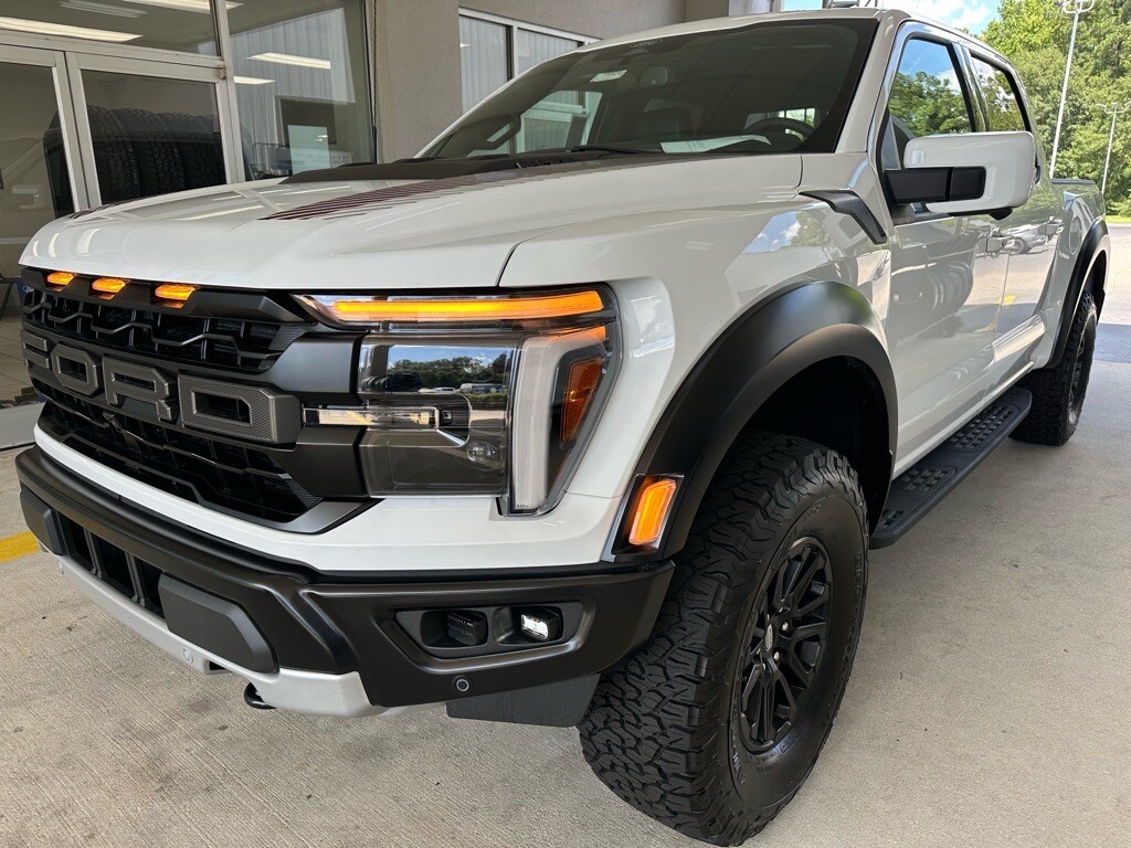 2025 Ford F-150 Raptor photo 2
