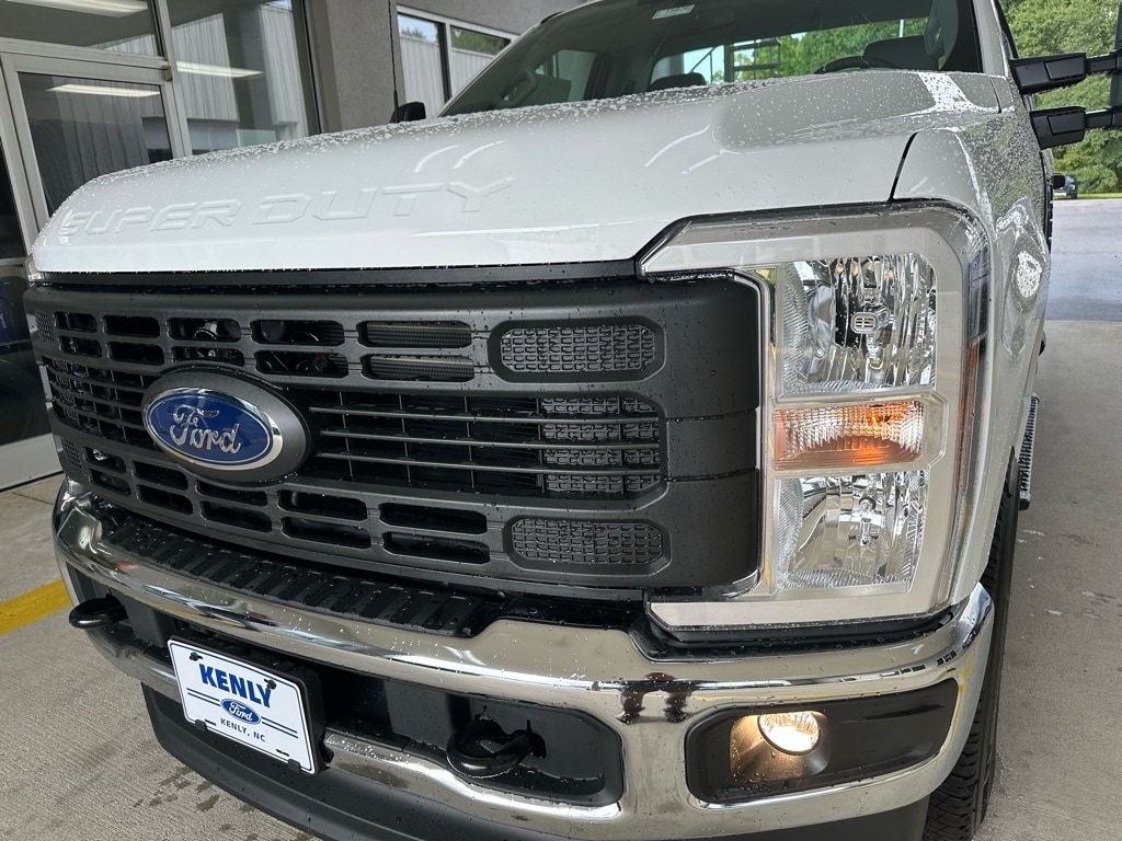 New 2025 Ford F-250 Super Duty XL 4x4 XL Regular Cab 8 ft. LB Pickup