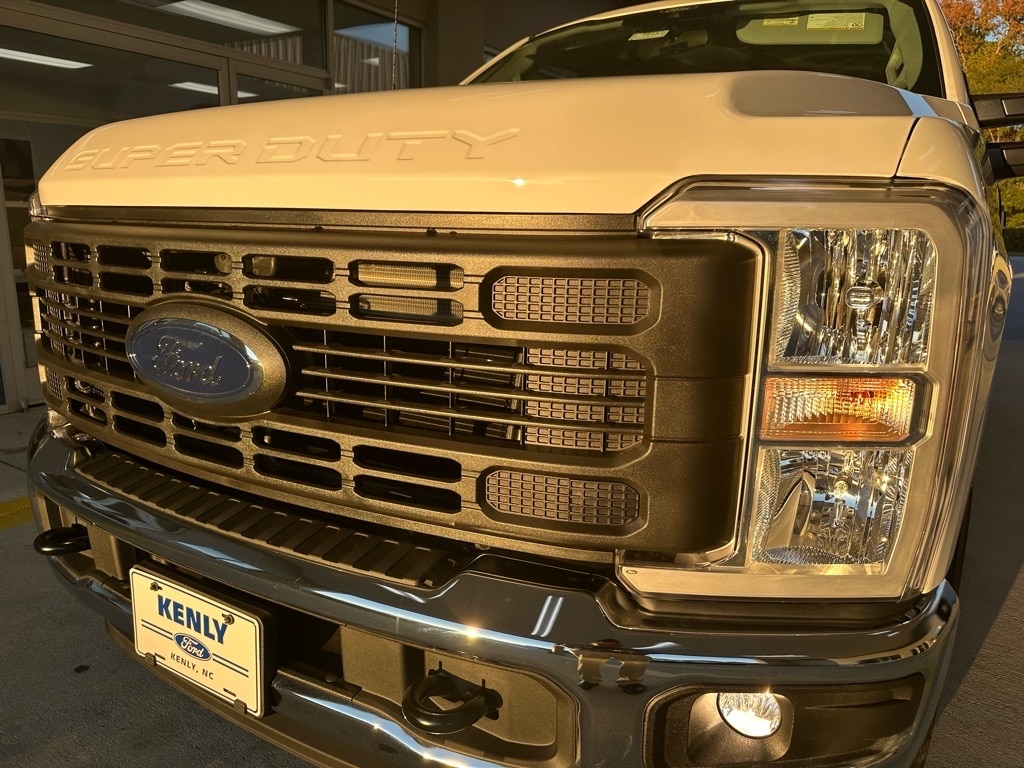 2026 Ford F-350 Super Duty XL's photo