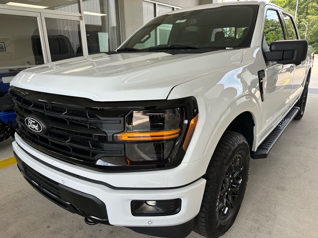 2025 Ford F-150 XLT photo 2