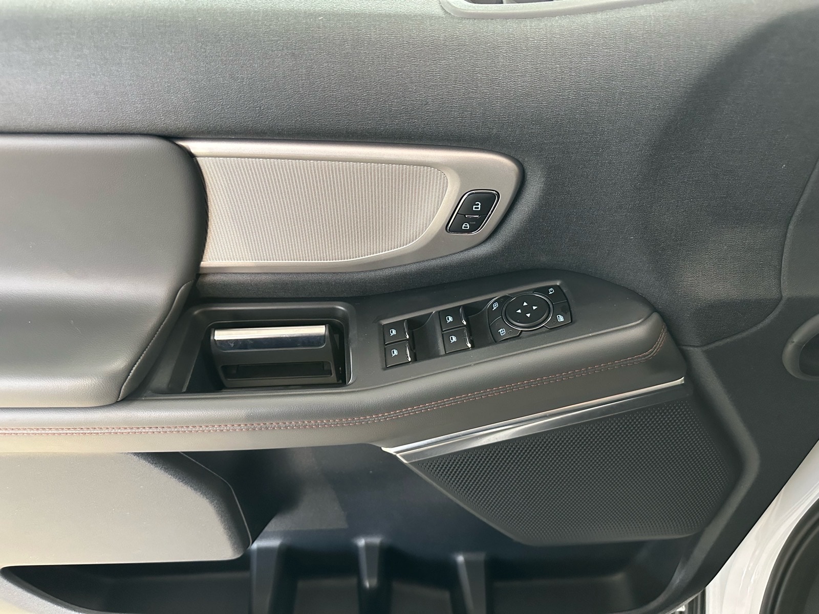 2025 Ford Expedition Active - Photo 16