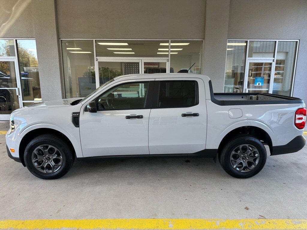 2025 Ford Maverick XLT photo 2