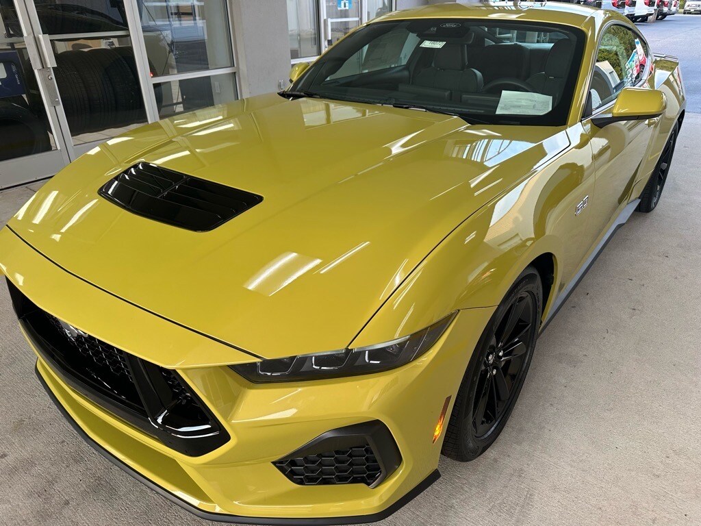 2025 Ford Mustang GT photo 2