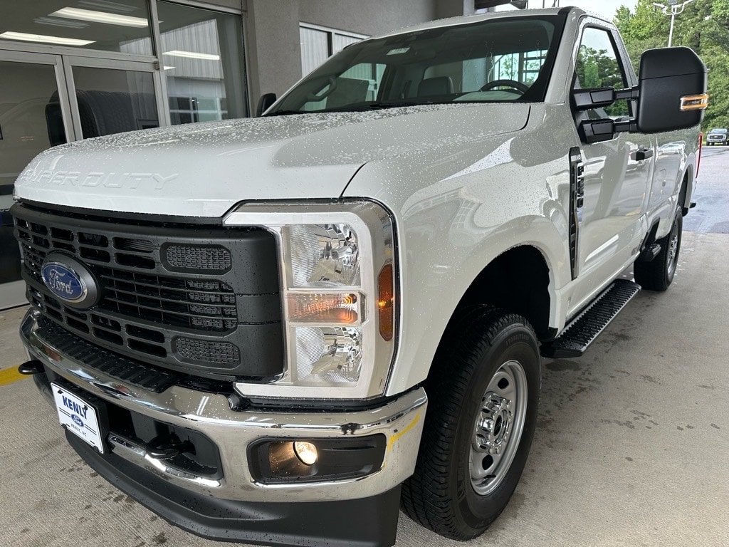 New 2025 Ford F-250 Super Duty XL 4x4 XL Regular Cab 8 ft. LB Pickup