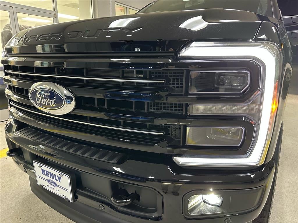 2026 Ford F-250 Super Duty Platinum's photo
