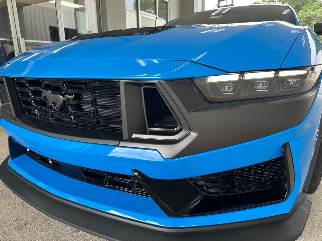 2025 Ford Mustang Dark Horse photo 2