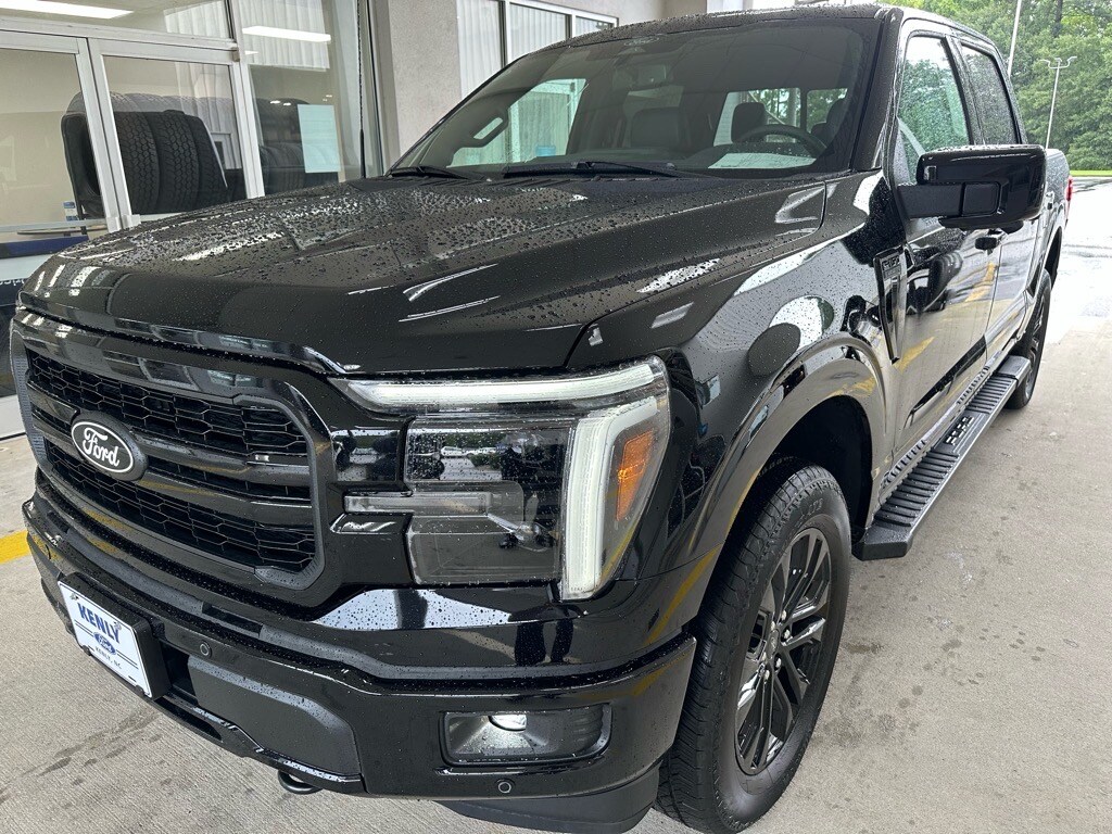 2025 Ford F-150 Lariat photo 2
