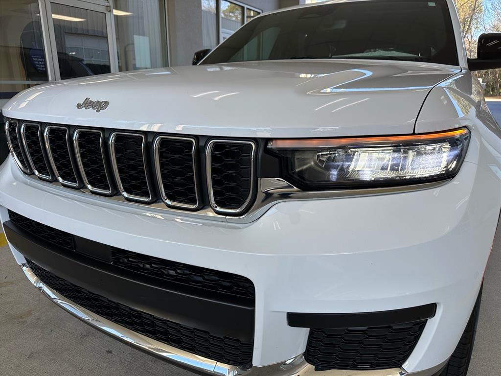 2024 Jeep Grand Cherokee L Laredo's photo