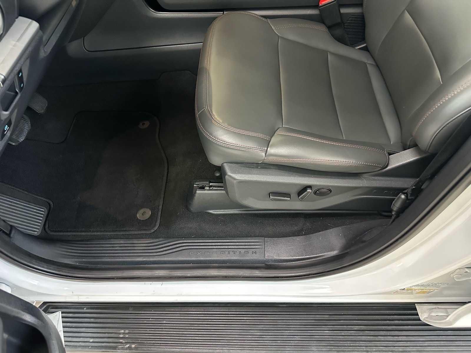 2025 Ford Expedition Active - Photo 18