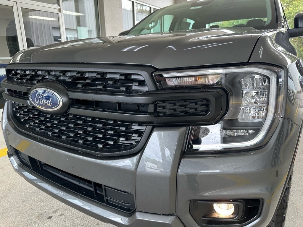 New 2025 Ford Ranger XL 4x4 XL  SuperCrew 5.0 ft. SB