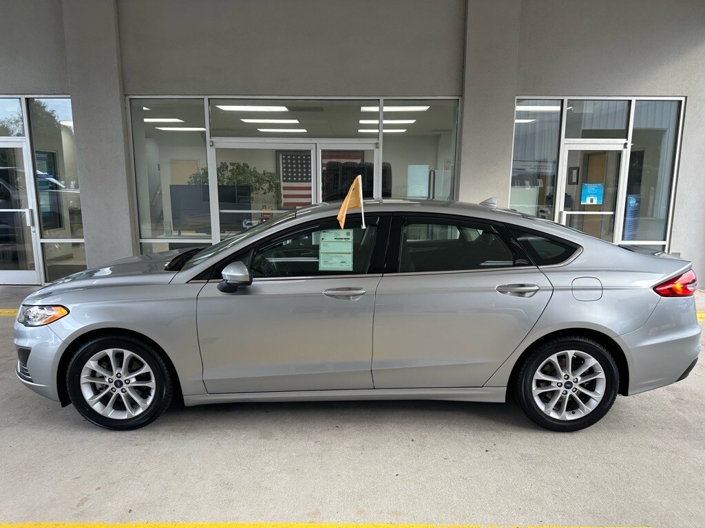 2020 Ford Fusion SE photo 3