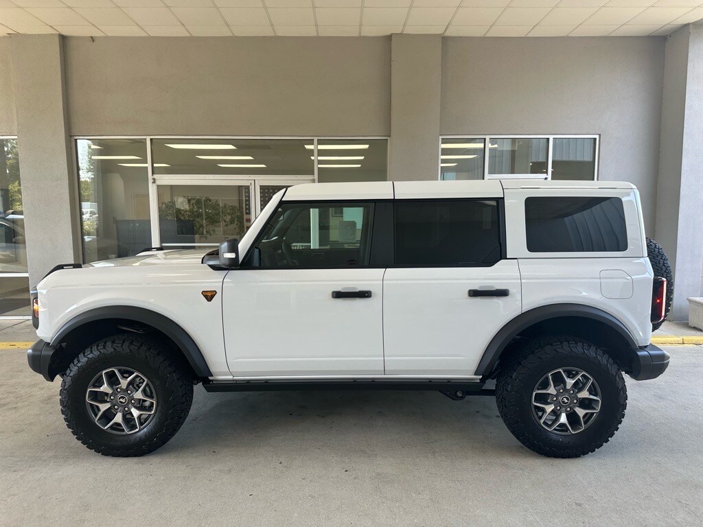 2025 Ford Bronco Badlands photo 2