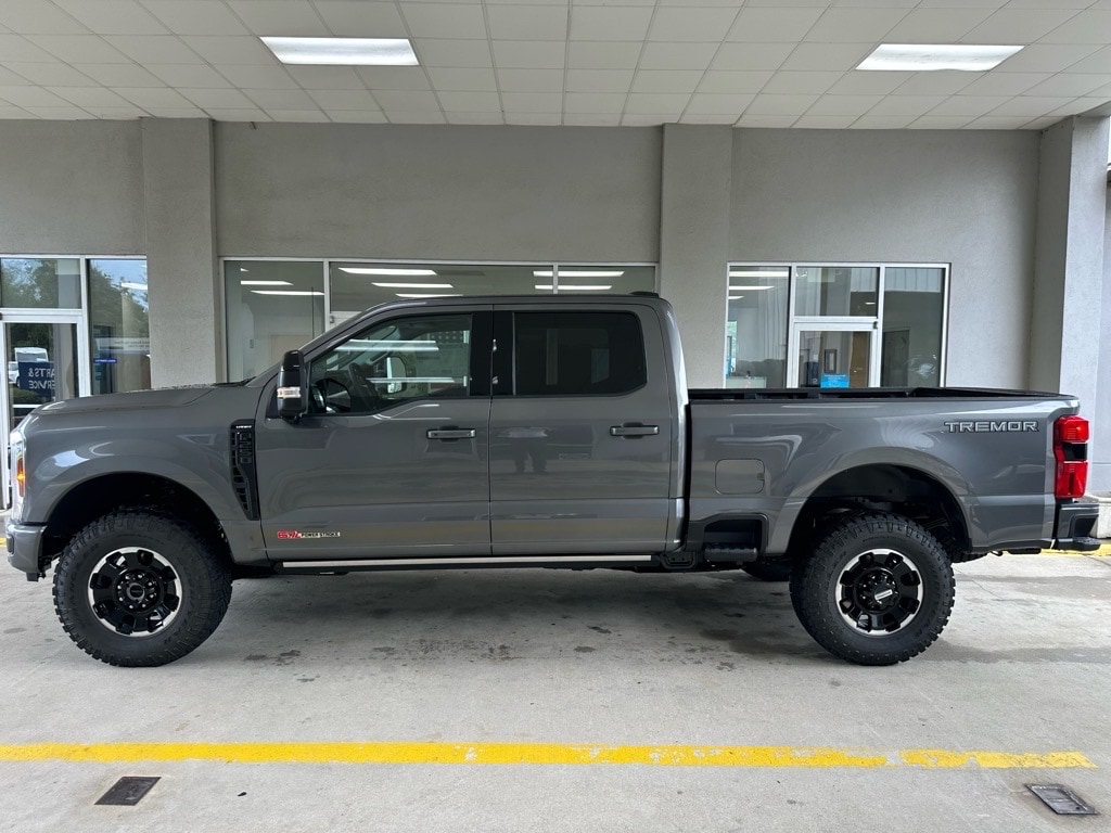 New 2025 Ford F-250 Super Duty Lariat 4x4 Lariat Crew Cab 6.8 ft. SB Pickup