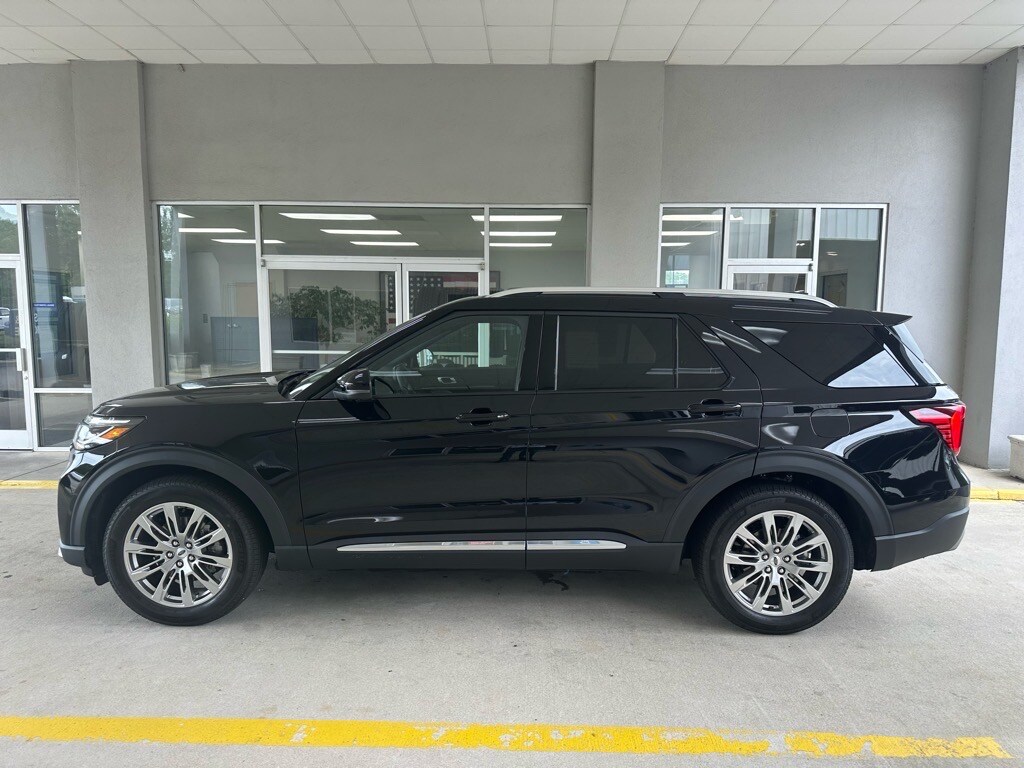 2025 Ford Explorer Platinum photo 2