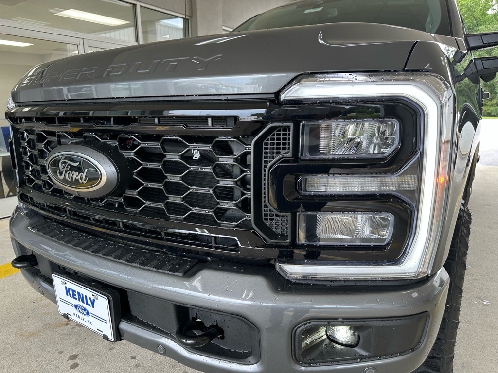 New 2025 Ford F-250 Super Duty Lariat 4x4 Lariat Crew Cab 6.8 ft. SB Pickup