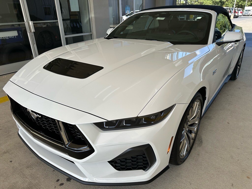2025 Ford Mustang GT Premium Convertible photo 2