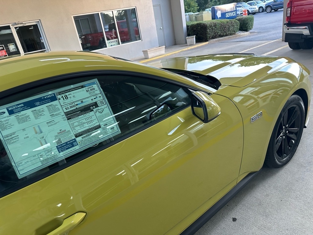2025 Ford Mustang GT Fastback - Photo 10