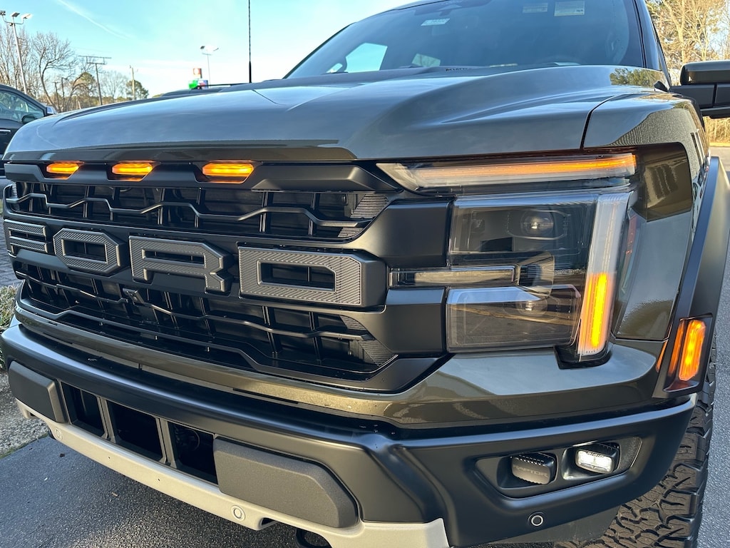 New 2026 Ford F-150 Raptor 4x4 Raptor SuperCrew 5.5 ft. SB