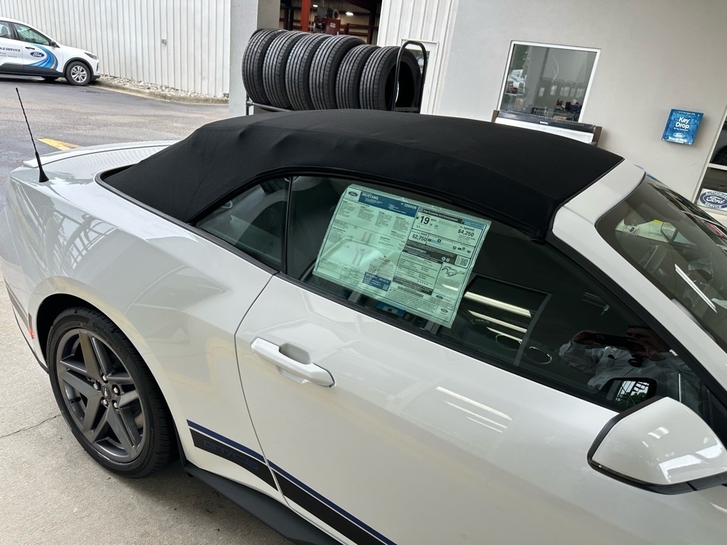 2025 Ford Mustang GT Premium Convertible - Photo 10
