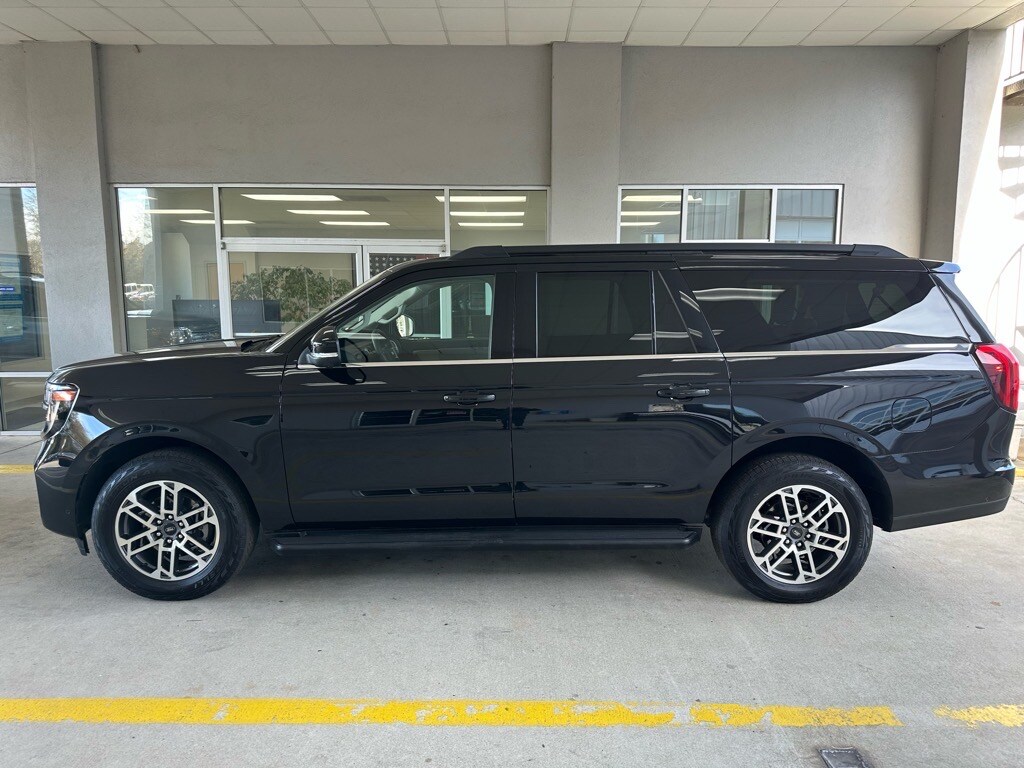 2025 Ford Expedition MAX photo 2